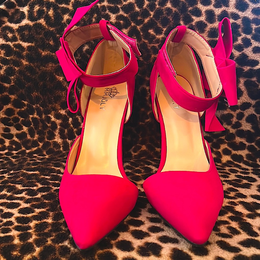 Hot pink closed toe MMJULY size 8 high heels